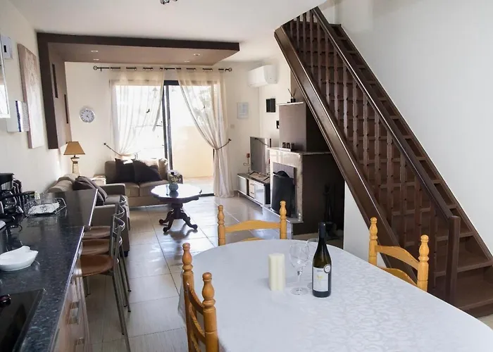 Ocean Breeze Townhouse Near Venus