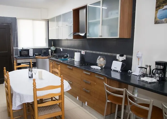 Ocean Breeze Townhouse Near Venus Paphos