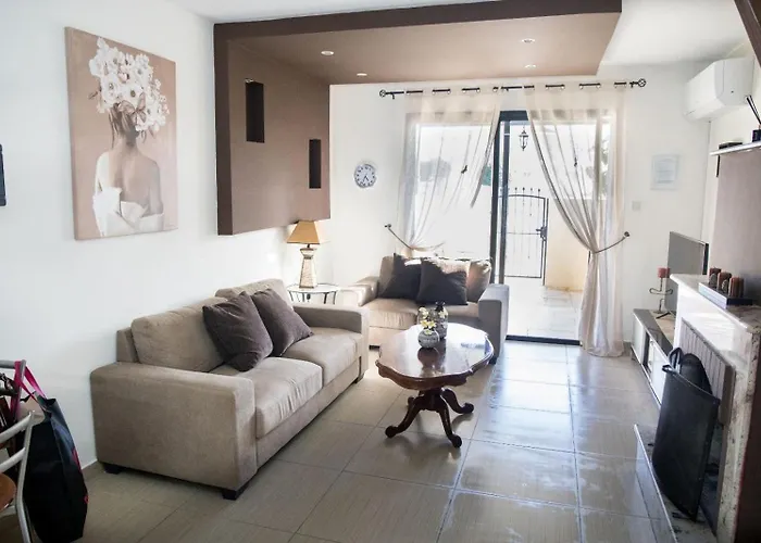 Ocean Breeze Townhouse Near Venus Apartmán *