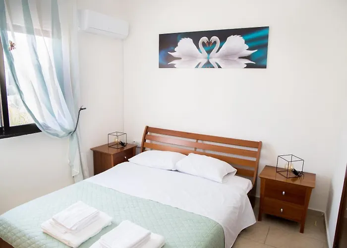 Ocean Breeze Townhouse Near Venus *