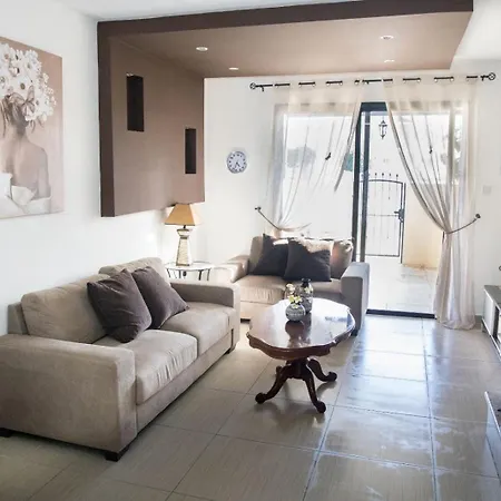 Ocean Breeze Townhouse Near Venus Apartment *